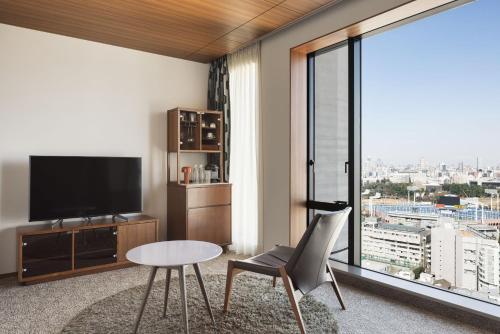 Standard Queen Room with City View