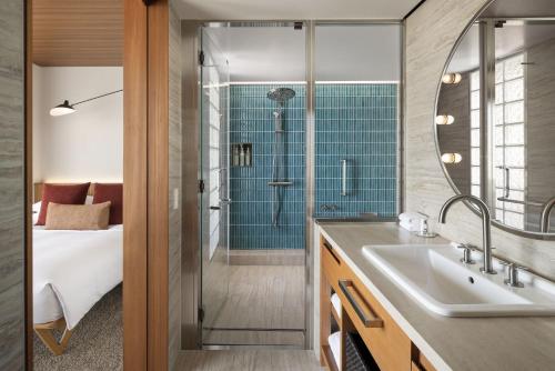 Superior Queen Room with City View