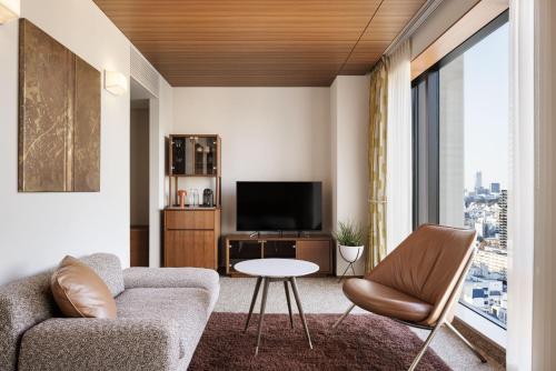 Superior Queen Room with City View