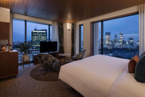 Deluxe King Room with City View