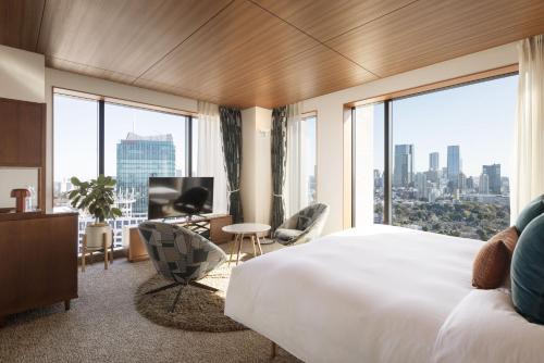 Deluxe King Room with City View
