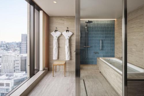 Deluxe King Room with City View