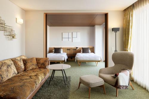 Corner Twin Suite with City View