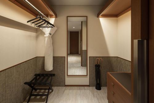 Corner Twin Suite with City View