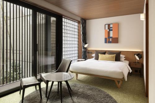 Standard Queen Room with Garden View