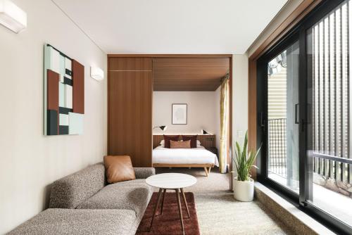Standard Queen Room with Garden View