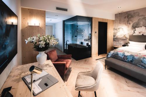 Junior Suite with Garden View