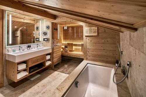 Suite with Sauna