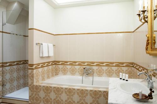 Moselle view, Junior Suite, 1 King, River view