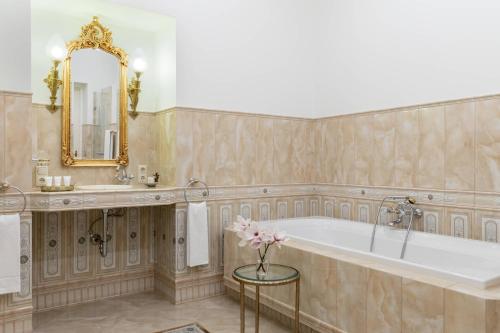 Moselle view guest room, Larger Guest room, 1 King