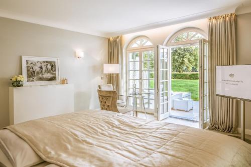 Deluxe Suite with Spa Bath