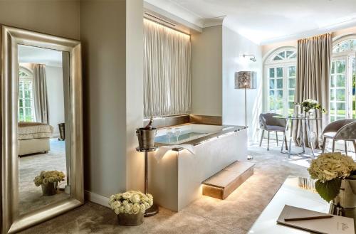 Suite with Spa Bath