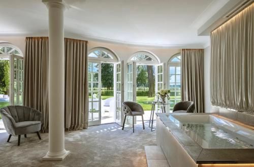 Suite with Spa Bath