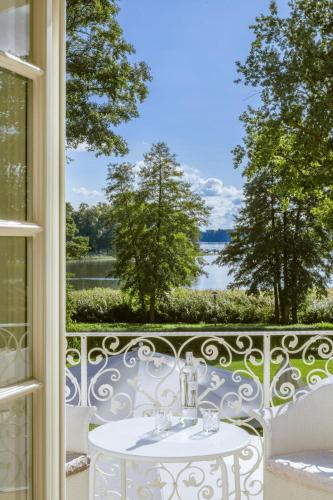 Suite with Lake View