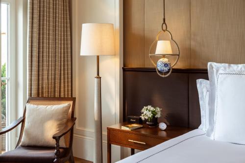 Premier Lakeside Room