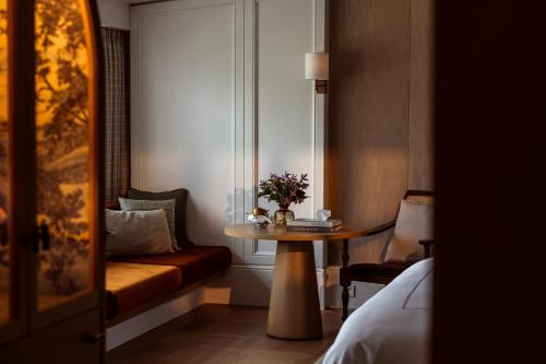 Grand Premier Lakeview Room