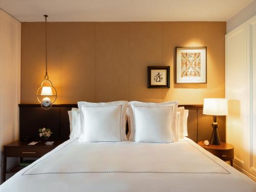 Premier Lakeview Suite