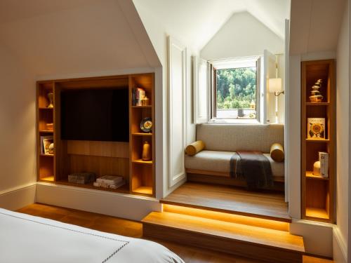 Premier Lakeview Suite