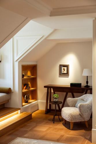 Premier Lakeview Suite