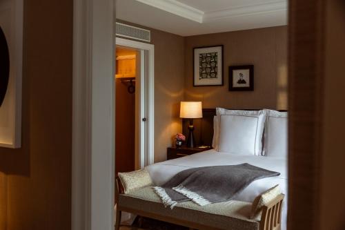 Two-Bedroom Lakeview Suite