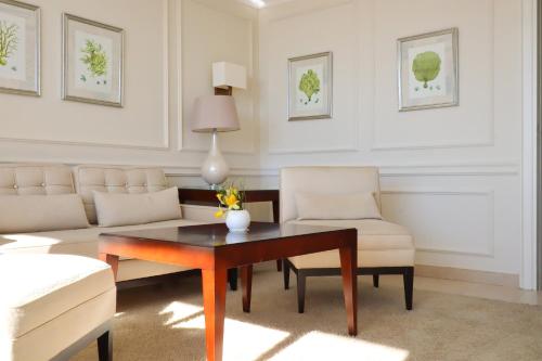 Suite (Sea and Land View)