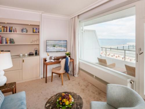 Panorama Suite with two rooms (Sea View)