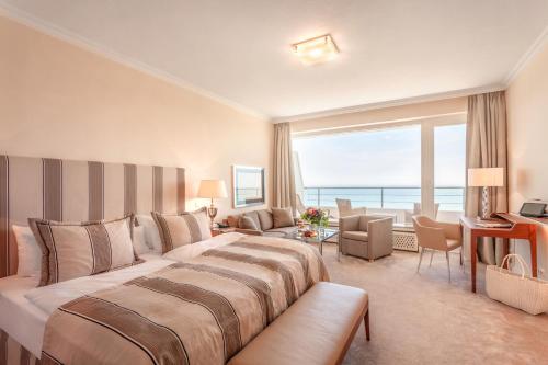 Junior Suite with Sea View (5.-9. Floor)