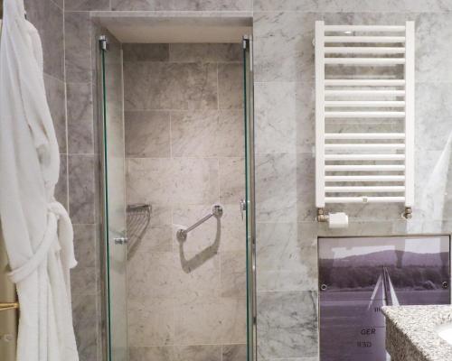 Junior Suite with Sea View (5.-9. Floor)