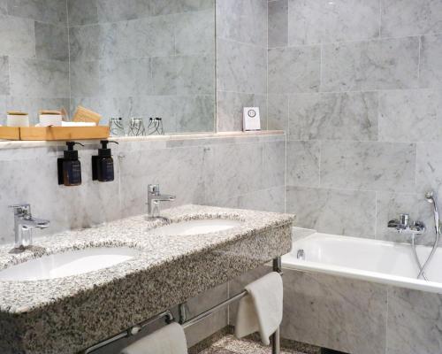 Junior Suite with Sea View (5.-9. Floor)