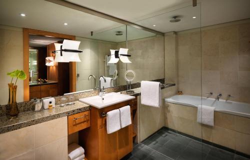 Deluxe King Room - Club Access