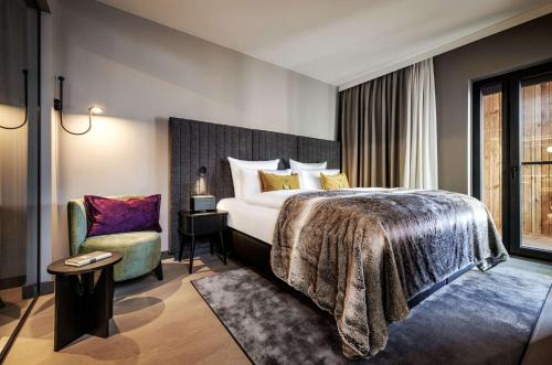 King Junior Suite with Alpine View