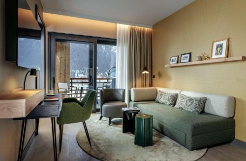 King Junior Suite with Alpine View