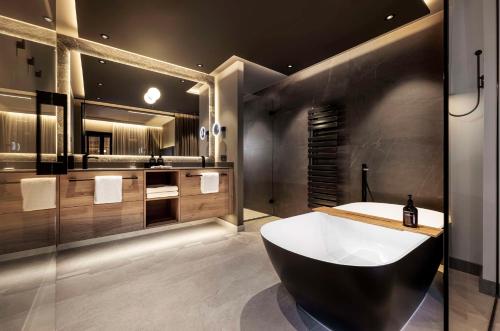 King Junior Suite with Alpine View
