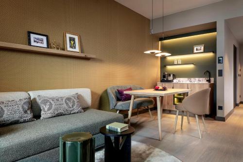 King Junior Suite with Alpine View