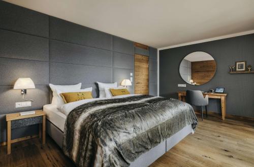 King One Bedroom Suite with Alpine View