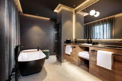 King One Bedroom Suite with Alpine View