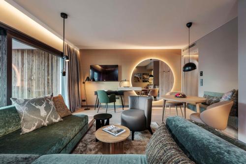 King One Bedroom Suite with Alpine View