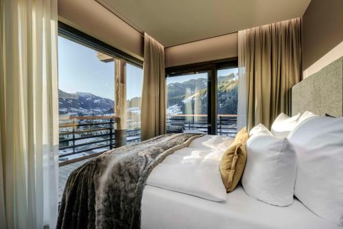 Suite with Mountain View