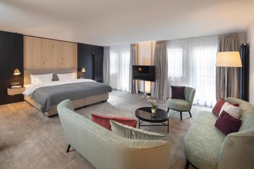 Modern Junior Suite
