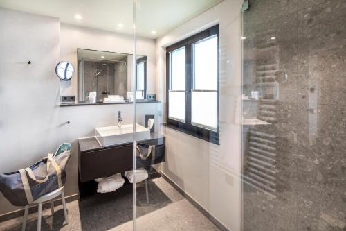 Modern Junior Suite