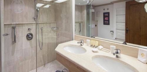 Comfort Room Double Bed