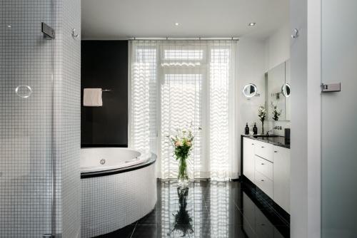 Penthouse Suite 