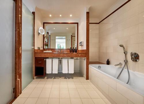 Superior Room with City View