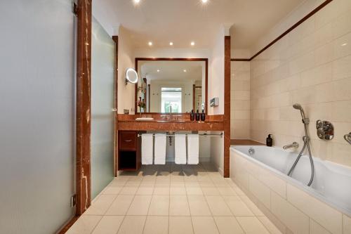 Suite with Garden View