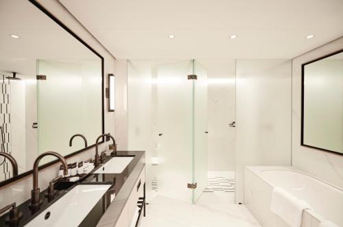 Riverside King Junior Suite
