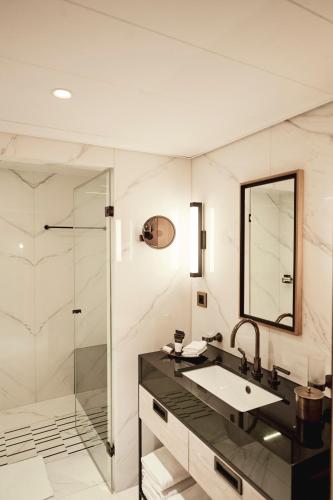 Riverside Signature Suite