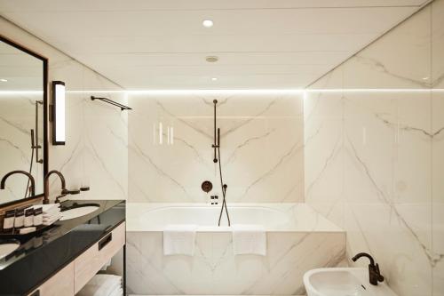 Riverside Signature Suite