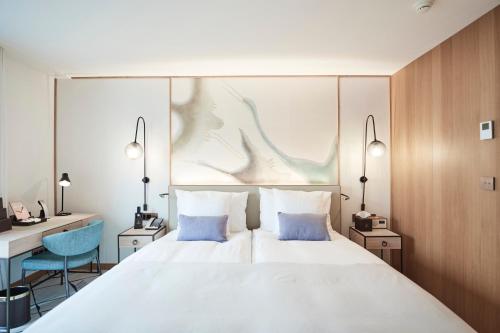 Riverside View King Room
