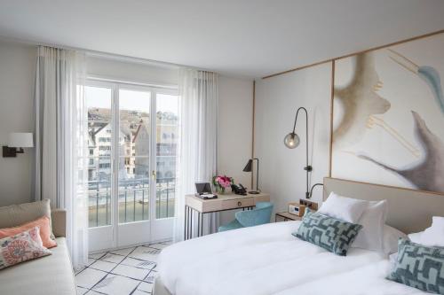 Riverside View King Room