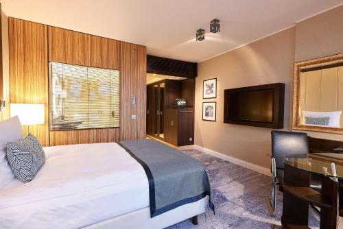 Standard Queen Room